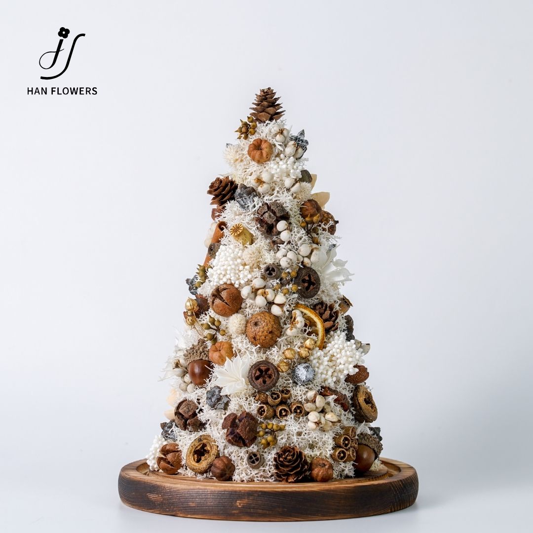 Nature-Inspired Christmas Tree