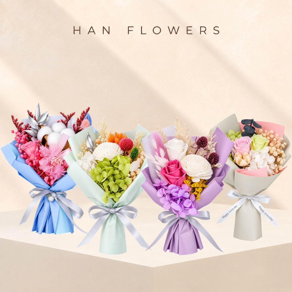 Petite Amour Mini Preserved Flower Bouquet (Palm-Sized)