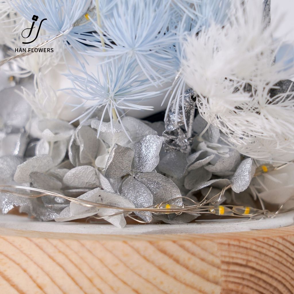 Preserved Flower Panda Fortune Design (Silver and LED Light)