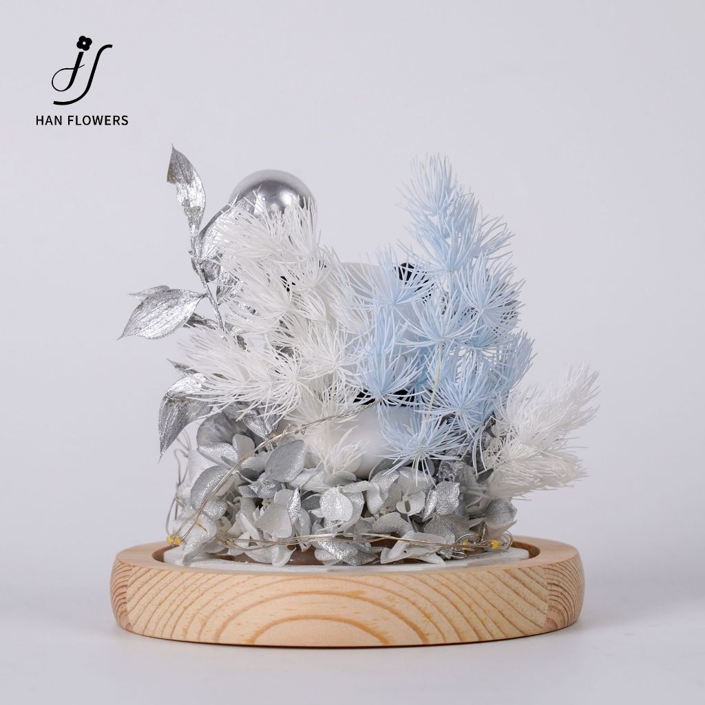 Preserved Flower Panda Fortune Design (Silver and LED Light)